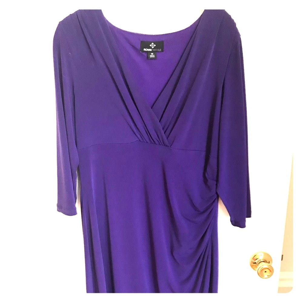 Semi formal dress. Perfect for events/evening out!